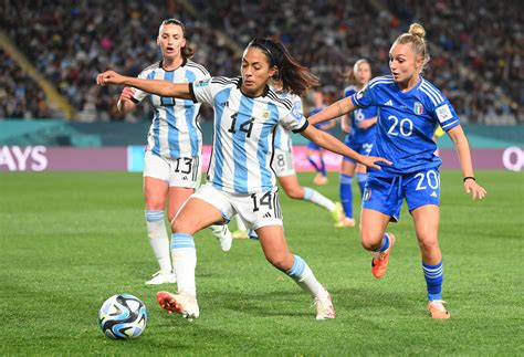 Argentina dio batalla pero se le escapó el partido sobre el final y