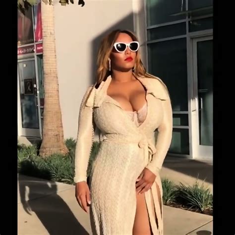 THICK REDBONE MILF IN DRESS 1