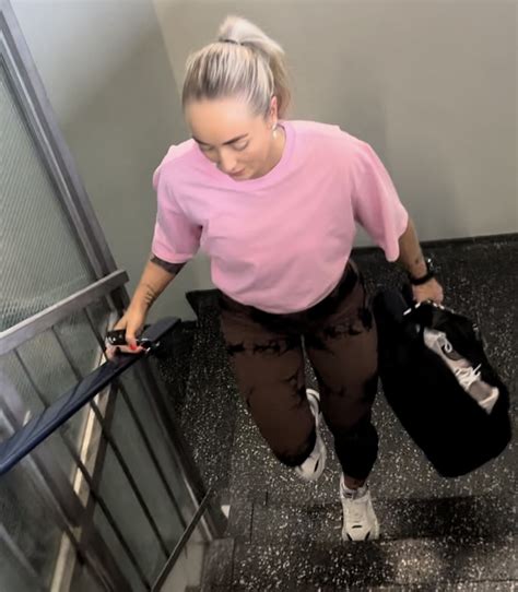 Tatted Blonde W Tight Bubble Butt Capped On Stairs OC Videos Spandex Leggings Yoga Pants