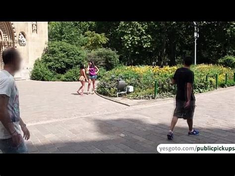 Dos amateurs son recogidos y pagados por sexo en público XVIDEOS
