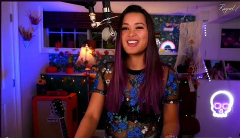 7 Hot Sexy Raquel Lily Bikini Pics