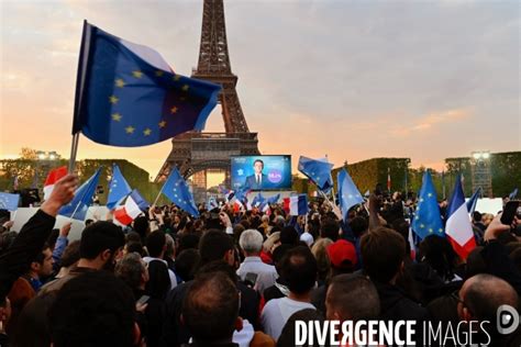 Emmanuel Macron Au Champ De Mars Pour Fêter Sa Victoire à Lélection