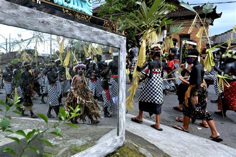 Melihat Tradisi Ngerebeg Di Gianyar Bali Republika Online