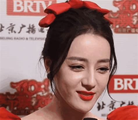 Sự kiện hot hôm nay Địch Lệ Nhiệt Ba khoe vai trần nuột hết cỡ ai ngờ mọi sự chú ý đổ dồn về