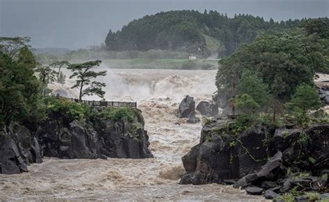 Typhoon Nanmadol Makes Landfall In Japan Millions Asked To Evacuate