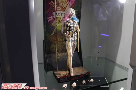 Hot Toys自殺特攻 超能暴隊小丑女Harley Quinn 金色舞衣版 實物樣辦登場 Toys Zone D 玩具兄弟 Figures Price List Reviews