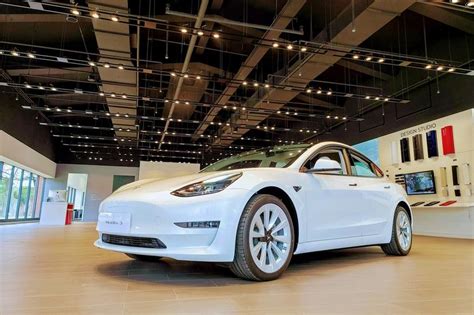 特斯拉 Model 3 現貨車推薦送旅充，歐力士租賃專案加碼送四千！ddcar 電動車