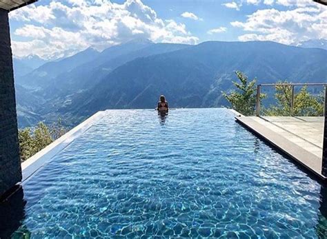 infinity pools        vacay