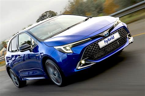 corolla hybrid turns hatch market   head auto