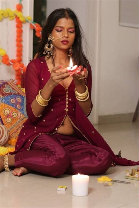 Sexy Insta Babe Fingering Her Butterfly Pussy Desi Old Videos HD SD DropMMS