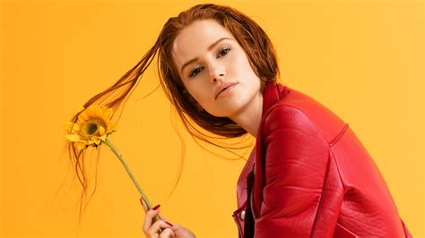 Riverdale (2017) TV 033 Madelaine Petsch jako Cheryl Blossom - Tapety