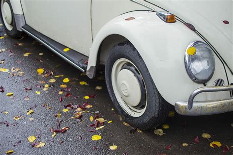 Hd Wallpaper White Volkswagen Bettle White Volkswagen Beetle On