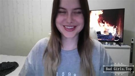 Chubby Cute Amateur Long Hair Babe Solo Tease