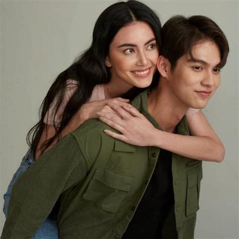 Ma nữ Mai Davika diện bikini khoe thân hình gợi cảm sau tin đồn hẹn hò hotboy đam mỹ kém tuổi