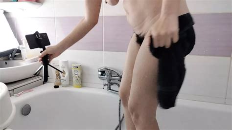 Une Femme Amateur Sexy Rase Sa Chatte Poilue Chatte Poilue Latina Gros Seins Gros Cul Couple