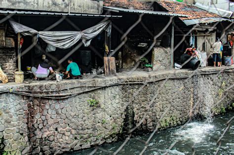 Ironis Anggaran Kemiskinan Rp 500 T Habis Dipakai Rapat Dan Studi