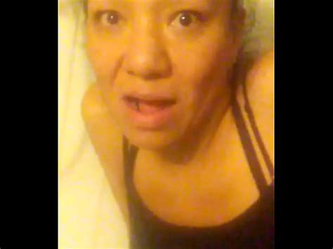 Abriendo mi coño mientras mea de pie XVIDEOS