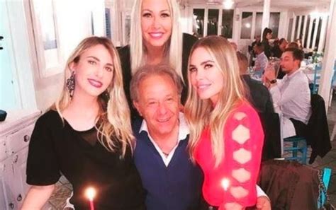 Ilary Blasi nel giorno della festa della mamma festeggia il papà