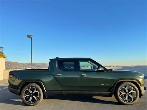 2022 Rivian R1T Adventure - Find My Electric