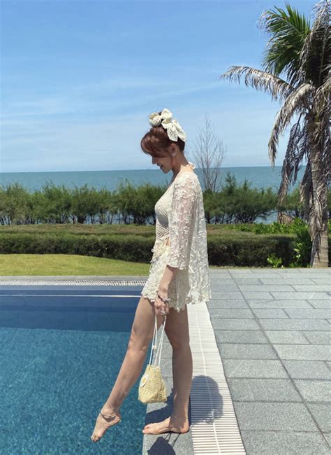 Hari Won diện bikini nhờ chồng chụp ảnh Sao việt Việt Giải Trí