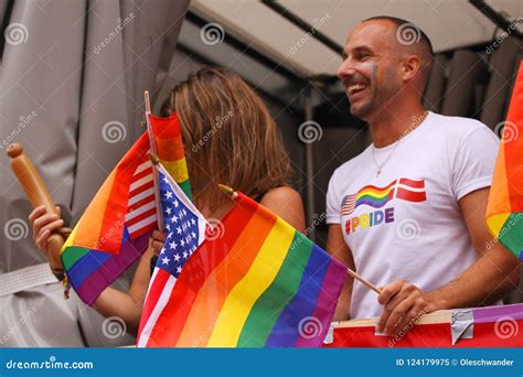 Pride Parade Anual Lgbt Impresiones Del Homosexual Y Lesbiana Que Participa En Pride Parade Gay