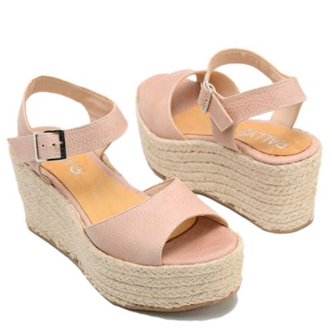 Sandalias Color Nude Con Plataforma Rallys