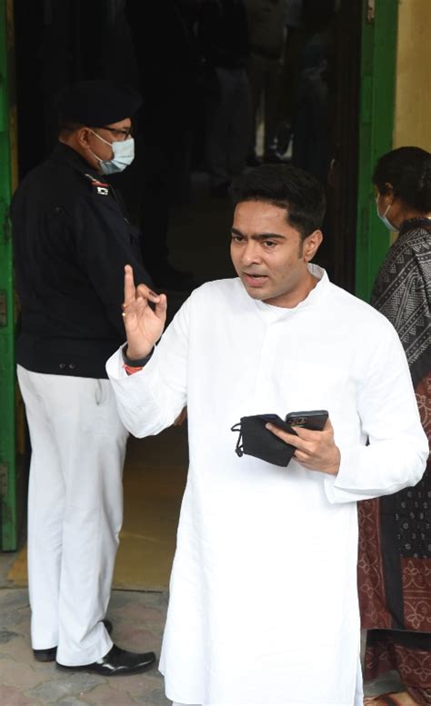 Abhishek Banerjee casts vote in KMC Elections 2021 | Indiablooms ...