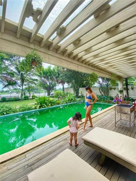 Siêu mẫu Hà Anh tung ảnh phô dáng đẹp với bikini trong kỳ nghỉ gái