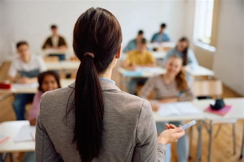 Scuola Con La Legge Valditara Multe Fino A Mila Euro Per Chi