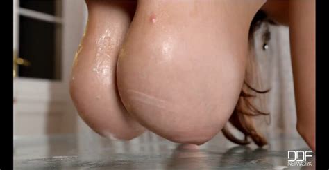 Lucie Wilde Hang Tits L Porn Pic