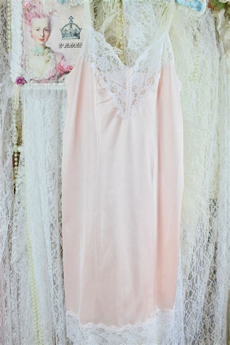 Vintage Romantic Pale Pink Lingerie Slip Floral Lace Trims Intimates Sleepwear Vintage