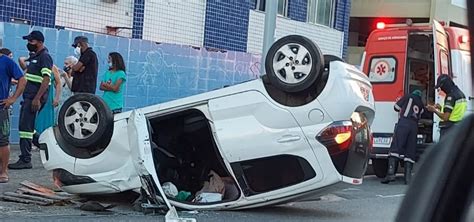 Carro Capota Em Amaralina Acidente Deixa Dois Feridos Metro 1