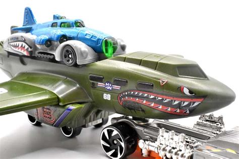 TURBOLENCE TUGのレビュー軍用機とトーイング車のセット的アイテム HVD Hot Wheels 情報まとめ ホットウィール にわかマニア