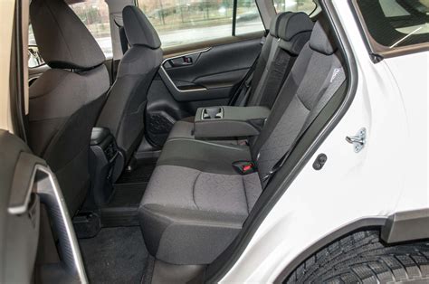 Комплектації та кольори Toyota RAV4 – Тойота Центр Харків Артсіті на ...