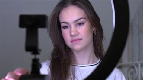 4 Hot Sexy Laura Marie Soons Bikini Pics