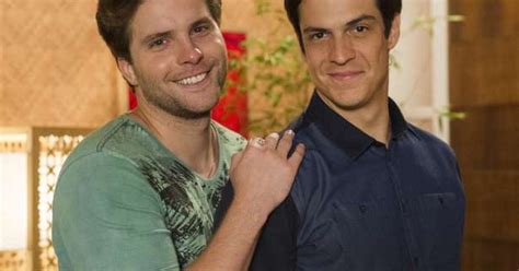 Beijo gay de Félix e Niko faz sucesso entre argentinos