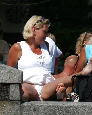Upskirt Public Granny And Milf Porn Pictures Xxx Photos Sex Images Pictoa