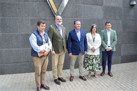 Dirigentes Y Candidatos De Vox Visitan La Cooperativa Virgen De Las