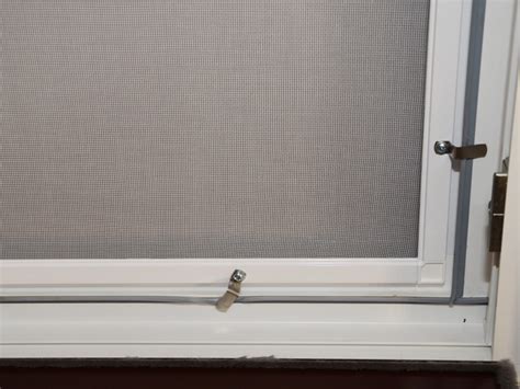 Москитные сетки на мансардные окна. Как установить москитные сетки на ...