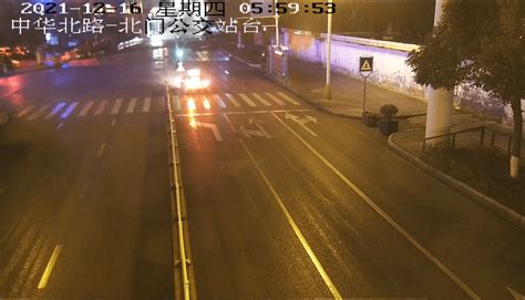 男子开车撞坏红绿灯后逃逸被行政拘留5日！潘某某华北路安顺