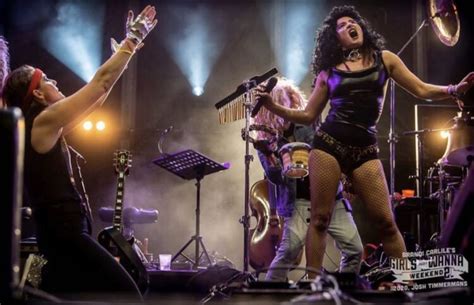 7 Hot Sexy KT Tunstall Bikini Pics