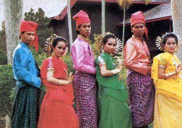 The Pride To Be The Bugis – Visit Indonesia – The Most Beautiful ...