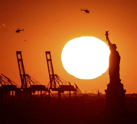 Union leaders explain the complex structure of pay for longshoremen 8