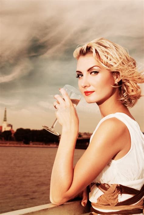 Belle Fille Blonde Photo Stock Image Of Vacances Languettes 8061566