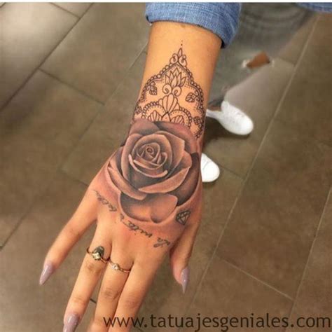 80 Tatuajes de Rosas y sus Significados Imágenes 2025