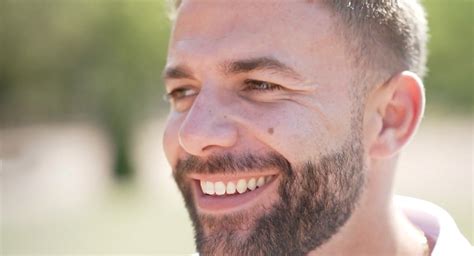 Voici Ce Que L On Sait Sur Jefferson Le Premier Candidat Gay De Mari S Au Premier Regard