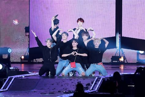 181113 LYS in Tokyo Day 1 | Bts concert, Bts boys, Bts group photos