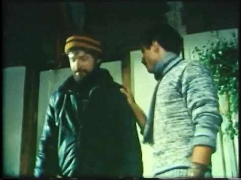 Typen Nackt Auf Dem Boden Und Machen Oral Und Anal Beim Gruppensex Bevor Sie Auf Den Hengst