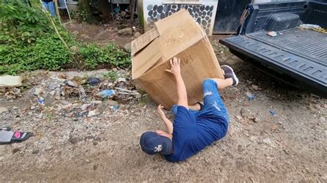 Lamentablemente Sufrim S Un Accidente Por Cargar Esta Caja Pesada