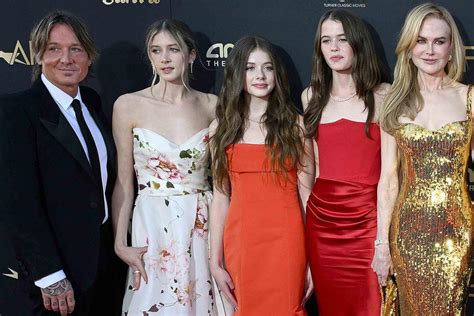 Nicole Kidman and Keith Urban Pose with Teenage Daughters Sunday and